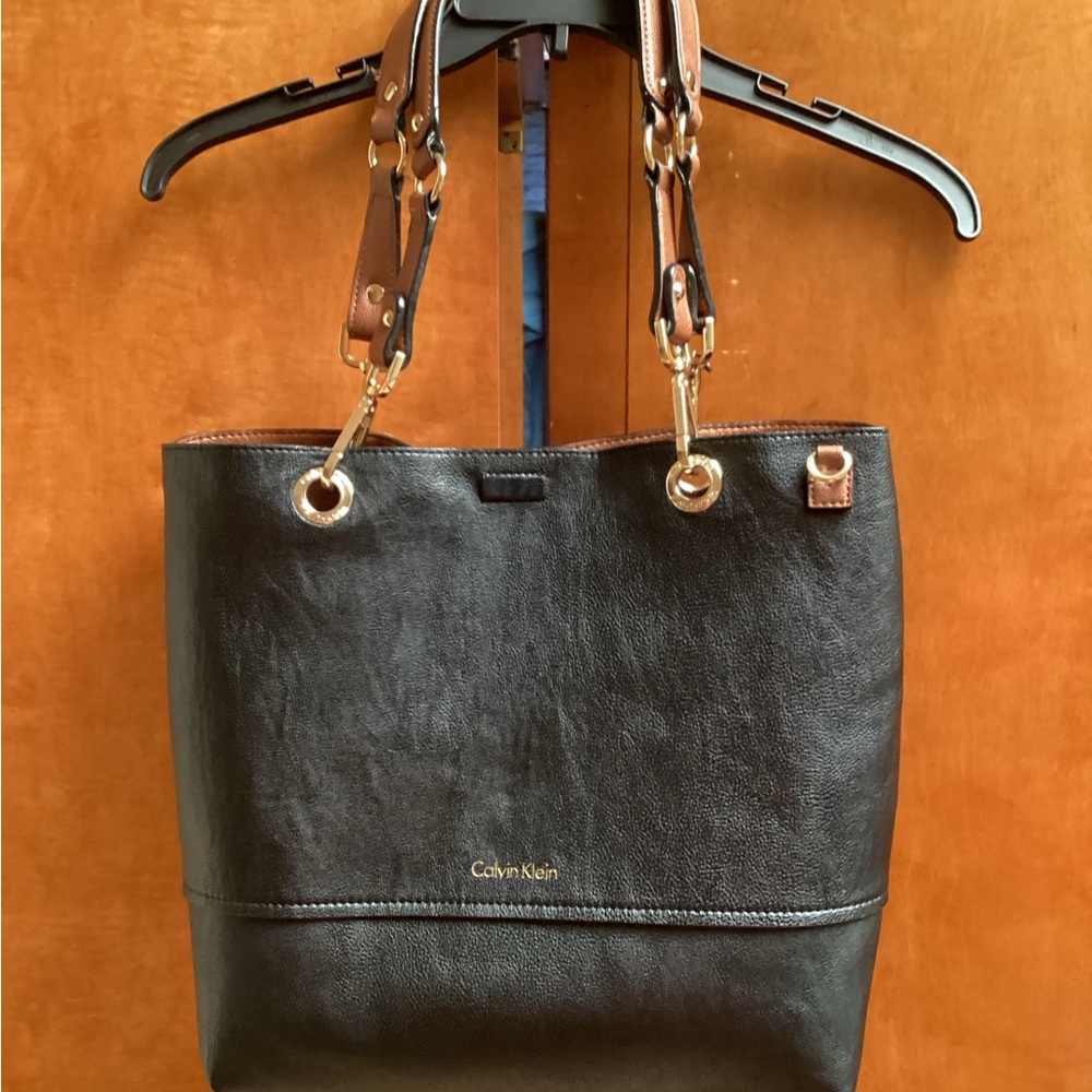 Calvin Klein reversible leather tote, colors cognac/black